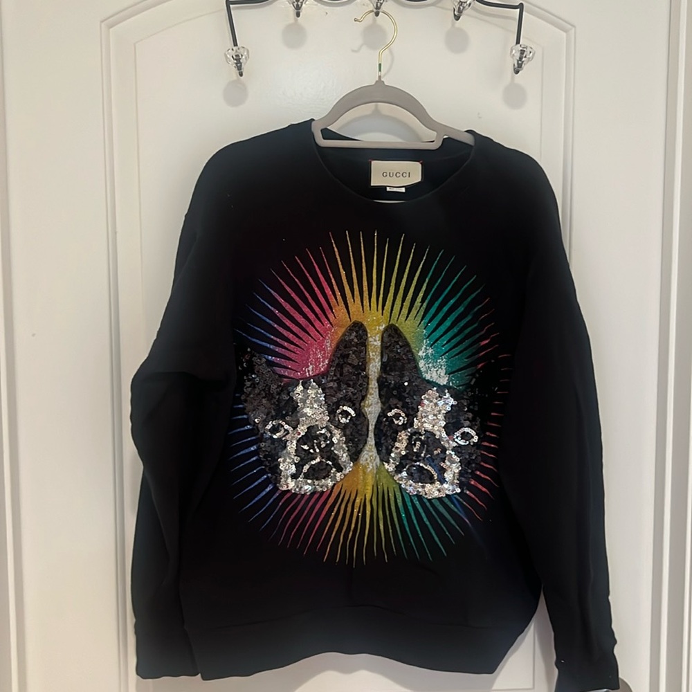 Gucci woman’s sweater wearing good condition